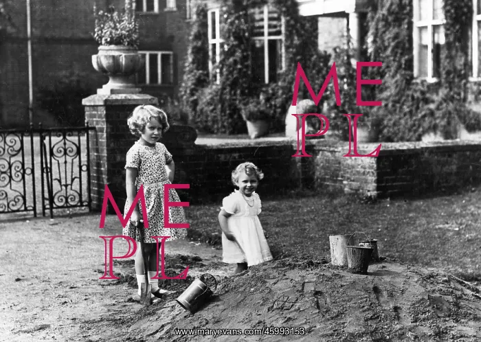 : Princess Elizabeth and Princess Margaret digging : Princess Elizabeth and Princess Margaret digging