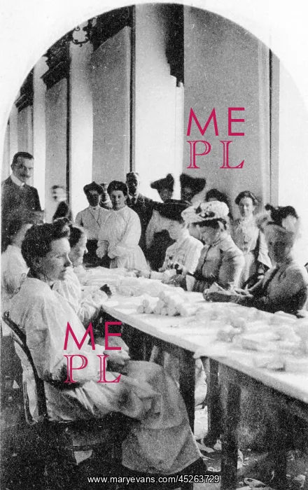 : Princess Elizaveta Feodorovna doing wartime relief work : Princess Elizaveta Feodorovna doing wartime relief work