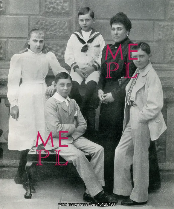 : Princess Henry of Battenberg and her children : Princess Henry of Battenberg and her children