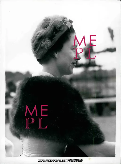: Princess Margaret attends The Oaks at Epsom : Princess Margaret attends The Oaks at Epsom