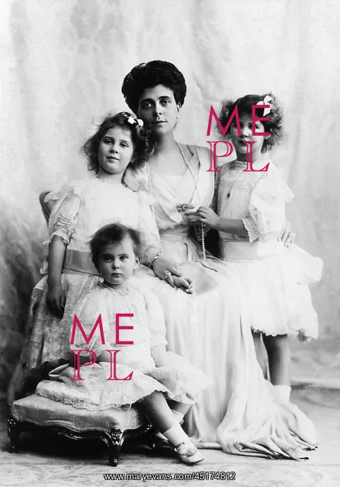 : Princess Nicholas of Greece and her daughters : Princess Nicholas of Greece and her daughters