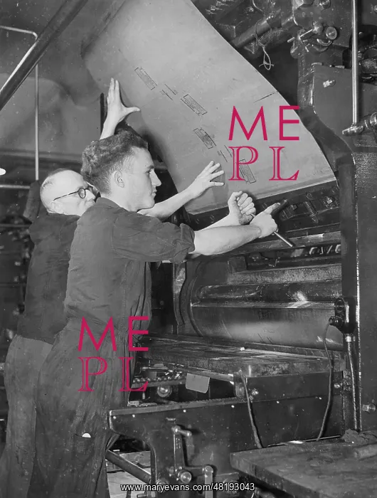 : Printer at a printing press, 1941 : Printer at a printing press, 1941