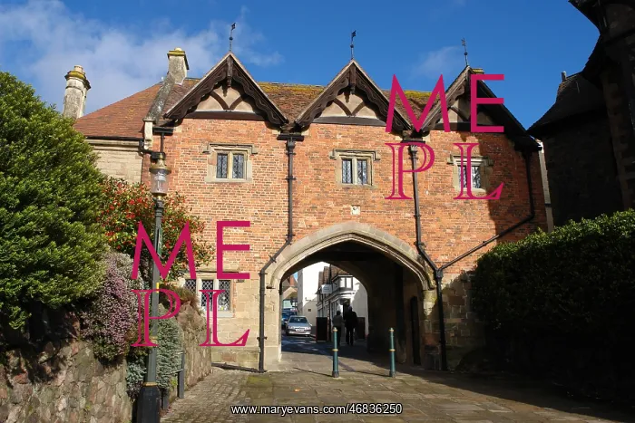  : The Priory Gateway - Gt Malvern
