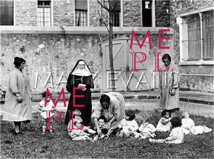 : PRISON CRECHE 1930S : PRISON CRECHE 1930S