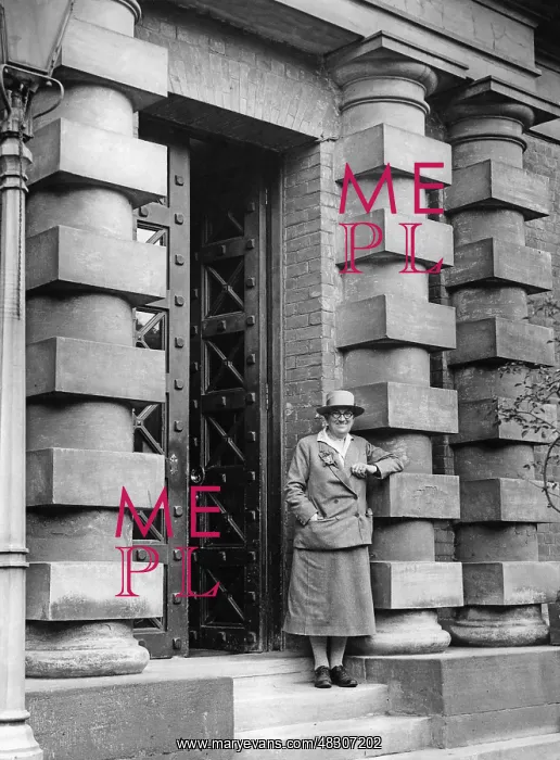 : Prison warden in England, 1931 : Prison warden in England, 1931