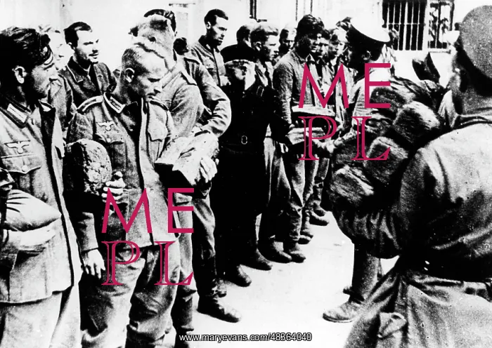 : Prisoners of German soldiers receive bread, 1941 : Prisoners of German soldiers receive bread, 1941