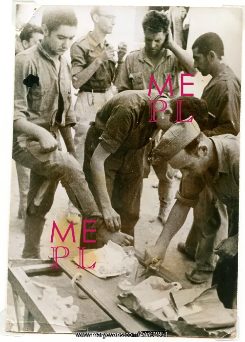 : Prisoners Taken on the Ebro : Prisoners Taken on the Ebro