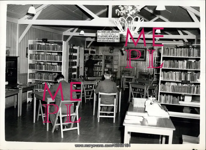 : Prisons. Prisoners enjoying the facilities of a fairly large library : Prisons. Prisoners enjoying the facilities of a fairly large library