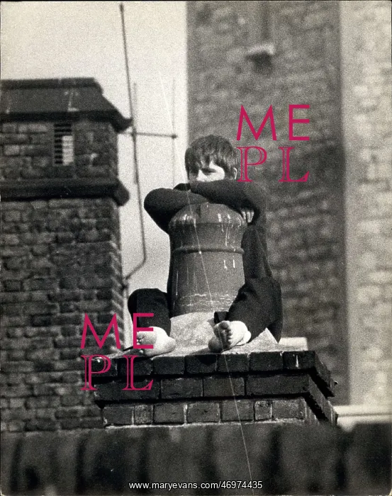 : Prisons. Apr. 17 GIRL PRISONER AT HOLLOWAY PRISON STAGES HER SECOND ROOFTOP PROTEST : Prisons. Apr. 17 GIRL PRISONER AT HOLLOWAY PRISON STAGES HER SECOND ROOFTOP PROTEST