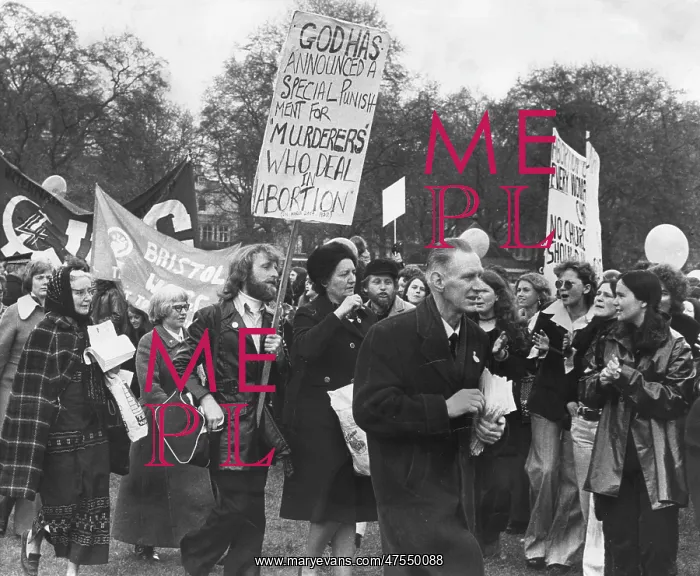 : Pro-choice and anti-abortion demonstrators : Pro-choice and anti-abortion demonstrators