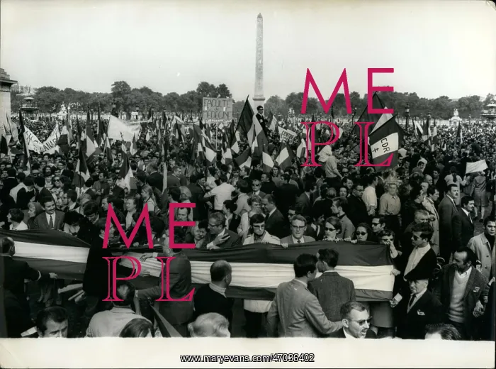 : Pro-Gaullist demonstration, Place de la Concorde, Paris : Pro-Gaullist demonstration, Place de la Concorde, Paris