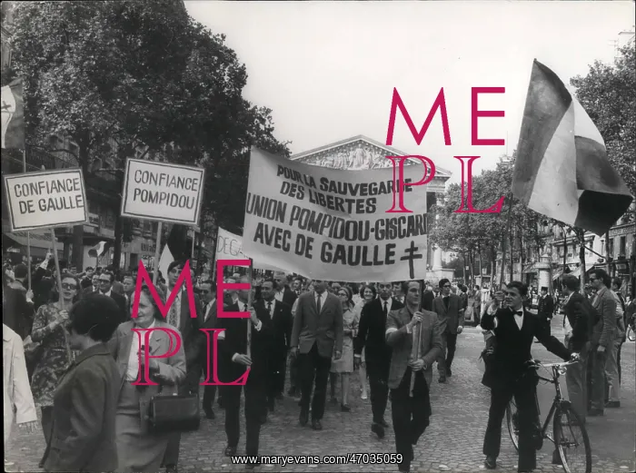 : Pro-Gaullist demonstration, Rue Royale, Paris : Pro-Gaullist demonstration, Rue Royale, Paris