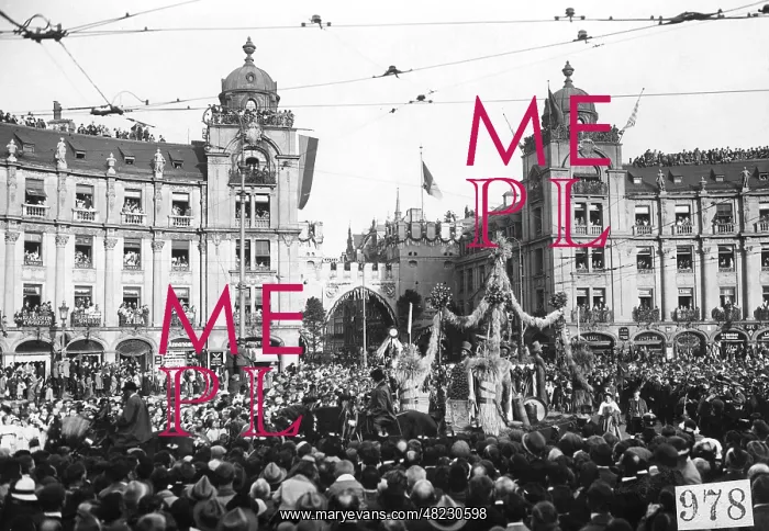 : Procession at Karlsplatz in Munich, 1925 : Procession at Karlsplatz in Munich, 1925
