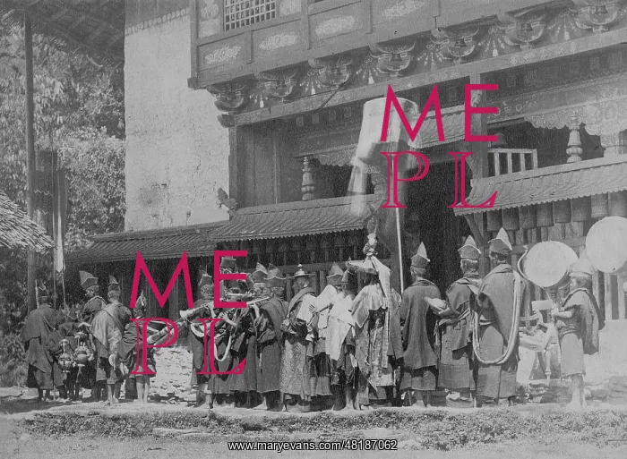 : Procession of lamas in front of the Phadong monastery : Procession of lamas in front of the Phadong monastery
