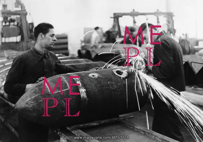 : Production of aircraft bombs, 1940 : Production of aircraft bombs, 1940