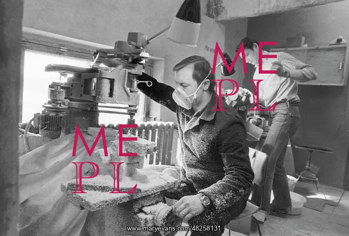 : At production cooperative Relyef, 1989 : At production cooperative Relyef, 1989