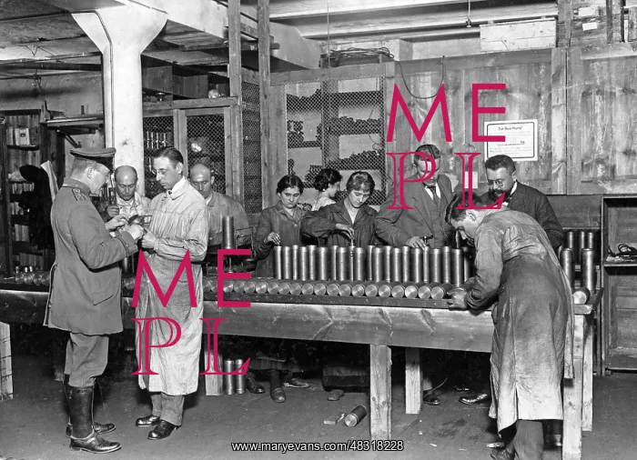 : Production of grenades, 1915 : Production of grenades, 1915