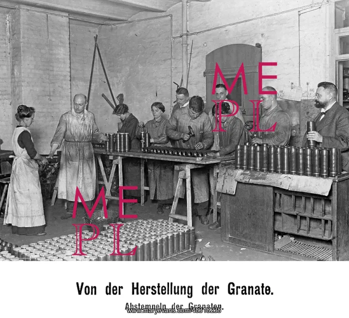 : Production of grenades, 1915 : Production of grenades, 1915