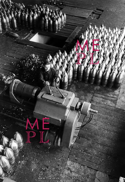 : Production of grenades, 1942 : Production of grenades, 1942