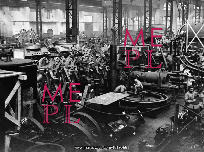 : Production hall at the Skoda Works, 1917 : Production hall at the Skoda Works, 1917