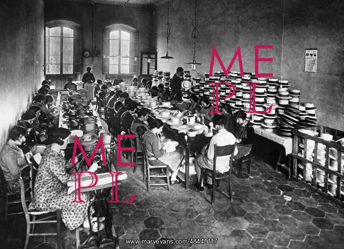 : Production of hats, 1909 : Production of hats, 1909