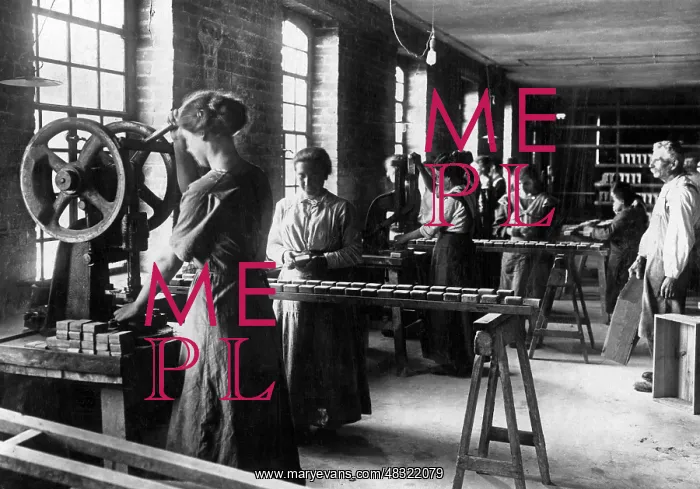 : Production of soap, 1917 : Production of soap, 1917