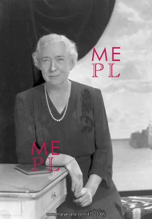 : Professor Winifred C. Cullis : Professor Winifred C. Cullis
