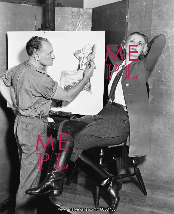 : Profile of a painter drawing a sketch of a young woman : Profile of a painter drawing a sketch of a young woman