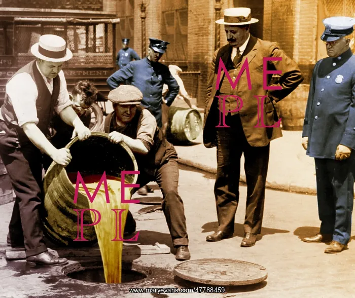 : Prohibition Agents Dump Liquor Into Sewer, NYC : Prohibition Agents Dump Liquor Into Sewer, NYC