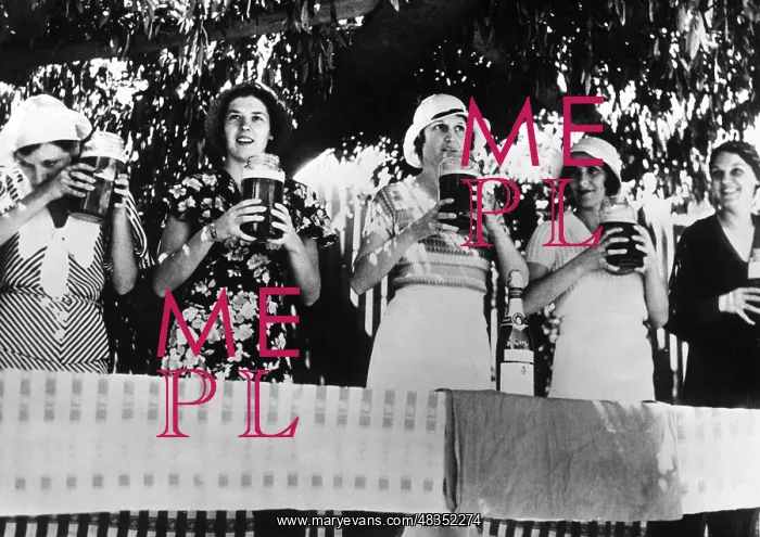 : Prohibition: Beer drinking competition of American : Prohibition: Beer drinking competition of American