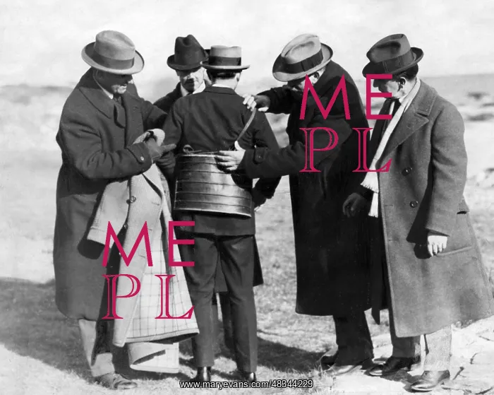  : Prohibition: Bootlegging in America, 1925
