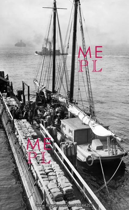 : Prohibition: Rum-runner Marion Phyllis in Amagansett, 1927 : Prohibition: Rum-runner Marion Phyllis in Amagansett, 1927