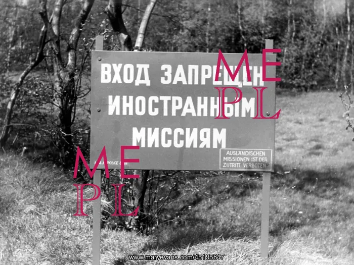 : Prohibition sign in front of Knechtsand : Prohibition sign in front of Knechtsand