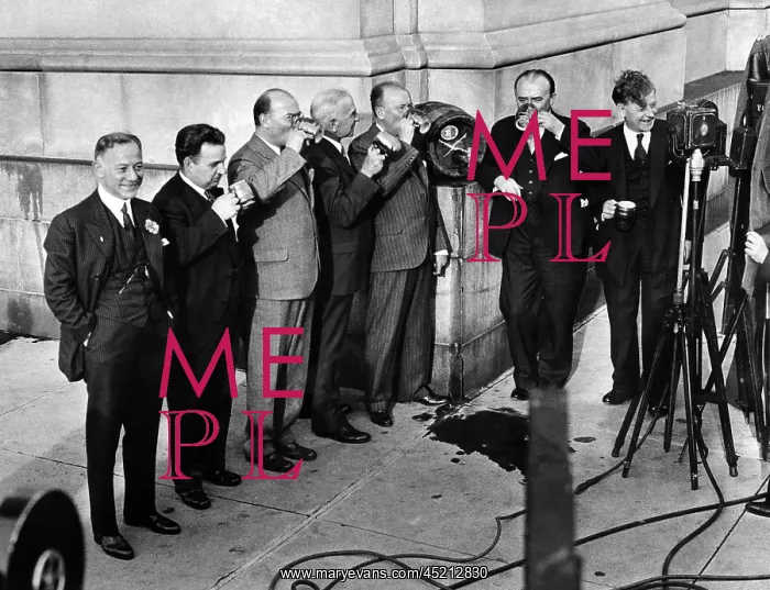 : Prohibition: Wet Congressmen drinking beer ? : Prohibition: Wet Congressmen drinking beer ?