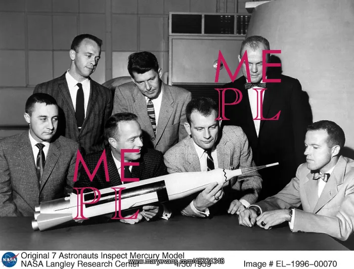 : Project Mercury astronauts inspect Mercury ? : Project Mercury astronauts inspect Mercury ?