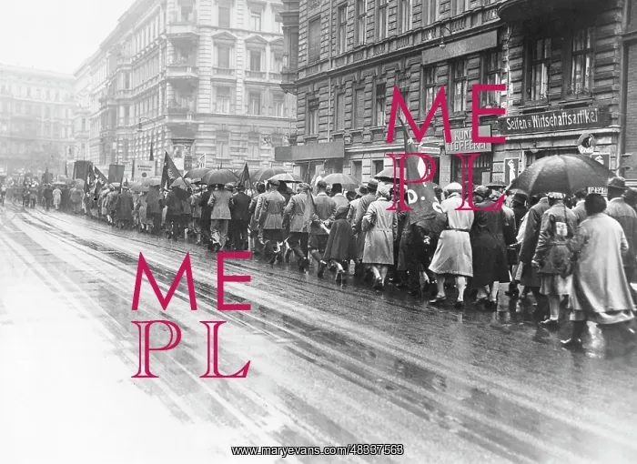 : Propaganda march of the SPD in Berlin, 1930 : Propaganda march of the SPD in Berlin, 1930