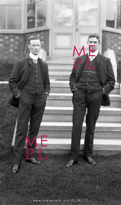 : Two prosperous men : Two prosperous men