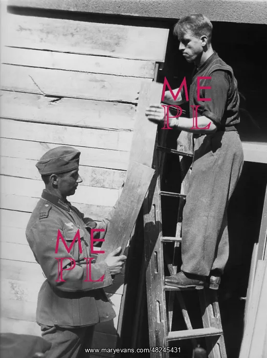 : Protective measures after an air raid, 1943 : Protective measures after an air raid, 1943