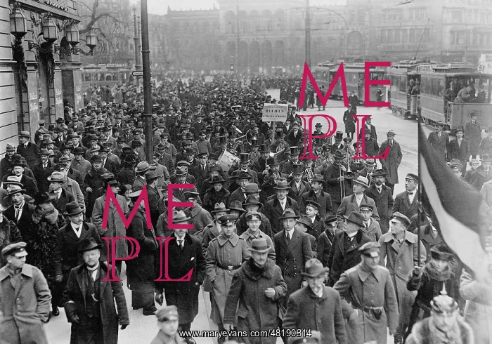 : Protest demonstration against the Versailles Treaty in Berli : Protest demonstration against the Versailles Treaty in Berli