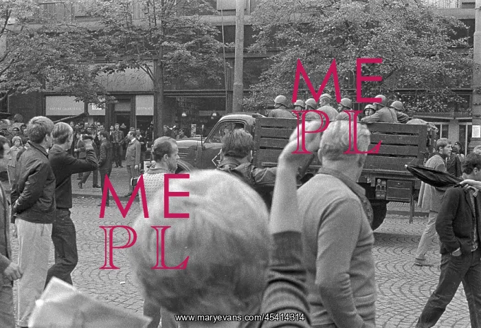 : Protest - gesture : Protest - gesture