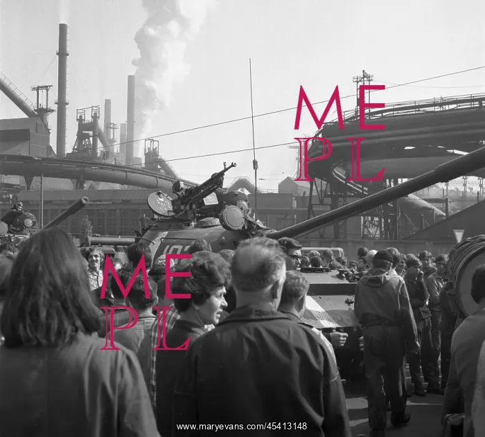 : Protest - iron works - workers - Ostrava : Protest - iron works - workers - Ostrava