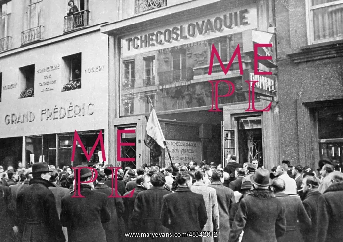 : Protest in Paris, 1939 : Protest in Paris, 1939