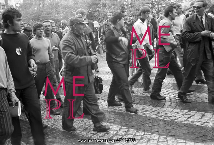 : Protest - protesters - Svejk - Wenceslas Square : Protest - protesters - Svejk - Wenceslas Square