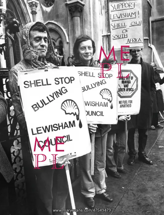 : Protest against Shell Oil - Lewisham, London : Protest against Shell Oil - Lewisham, London
