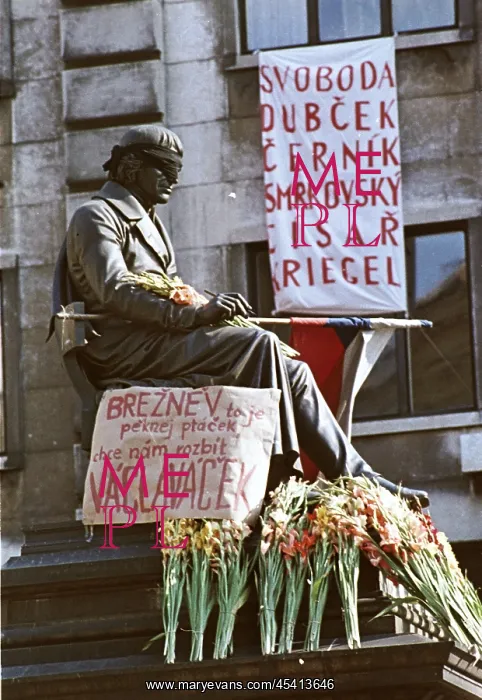 : Protest - slogan - message - monument - Prague : Protest - slogan - message - monument - Prague