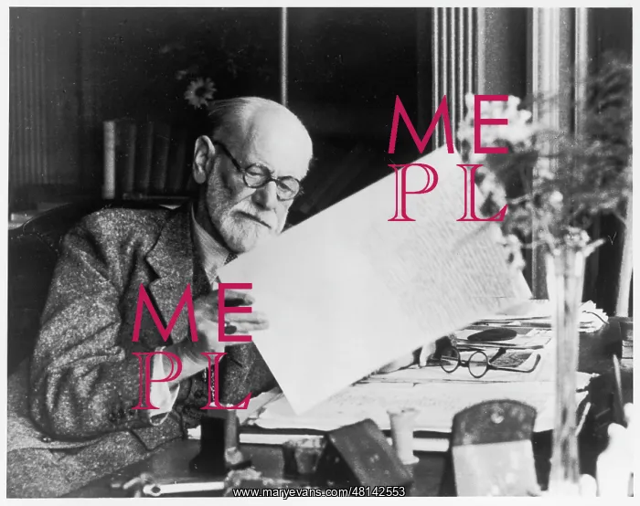 : Psychoanalysis Sigmund Freud at Desk : Psychoanalysis Sigmund Freud at Desk