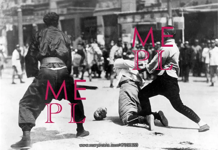  : Public beheading of a communist during the civil war