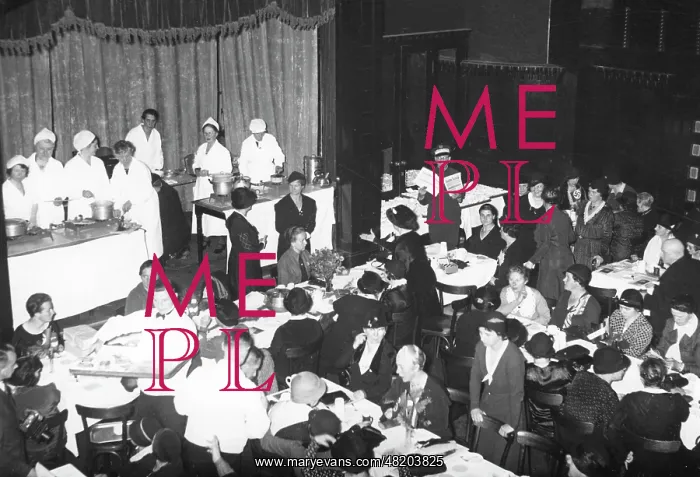 : Public demonstration of stew meals, 1933 : Public demonstration of stew meals, 1933