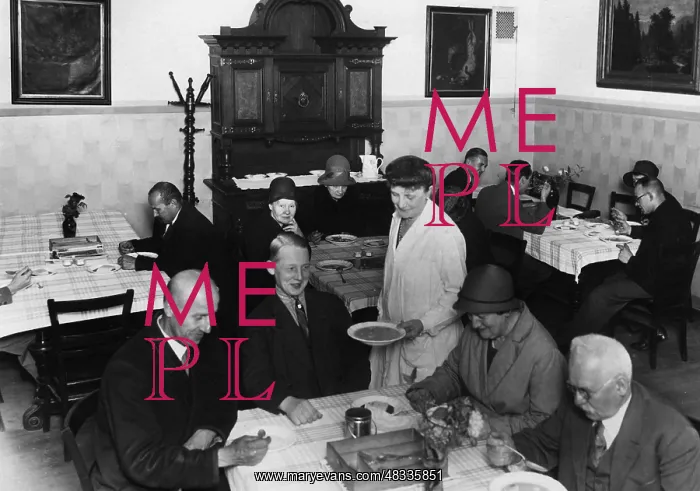 : Public soup kitchen, 1931 : Public soup kitchen, 1931