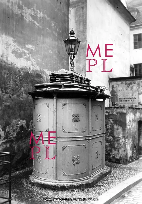 : Public toilet in Berlin : Public toilet in Berlin